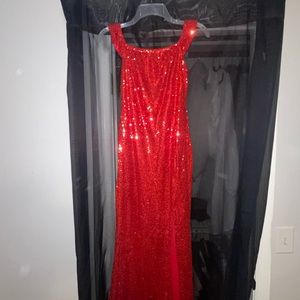 Only worn to try on!